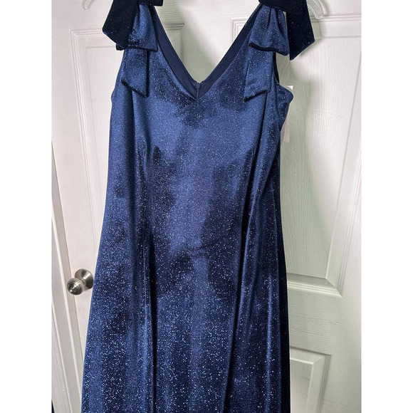 V-Front Sparkle Gown Navy - Picture 5 of 8